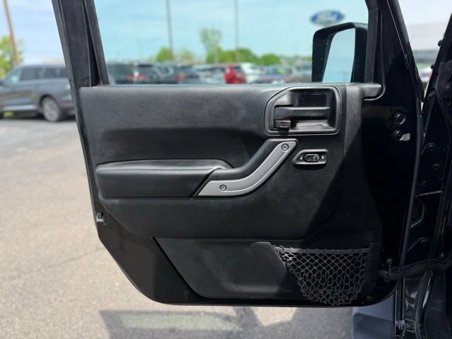 Used 2018 Jeep Wrangler Unlimited Sahara AWD/4WD image 10