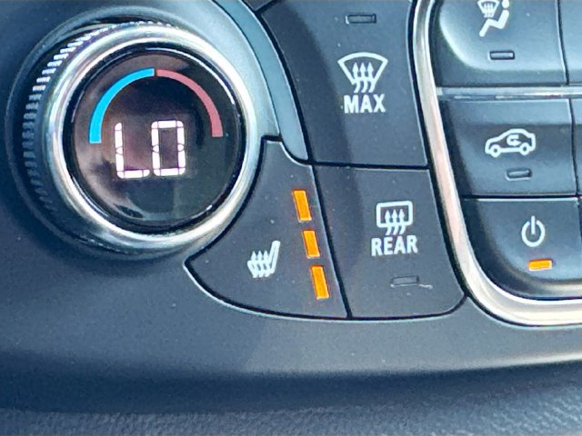 Used 2023 Chevrolet Traverse LT AWD/4WD image 38