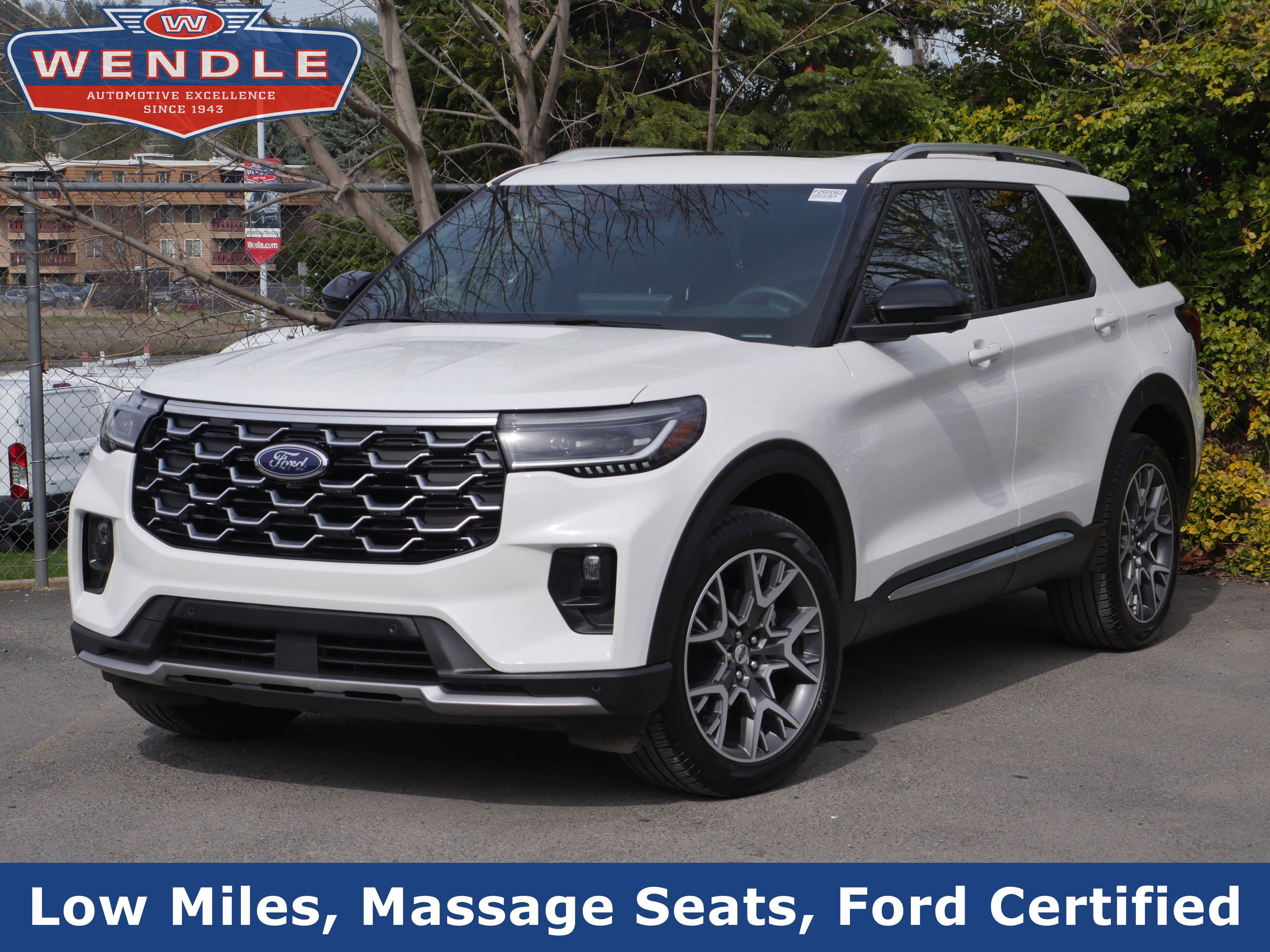 Certified 2025 Ford Explorer Platinum w/ Ultimate Package AWD/4WD image 1