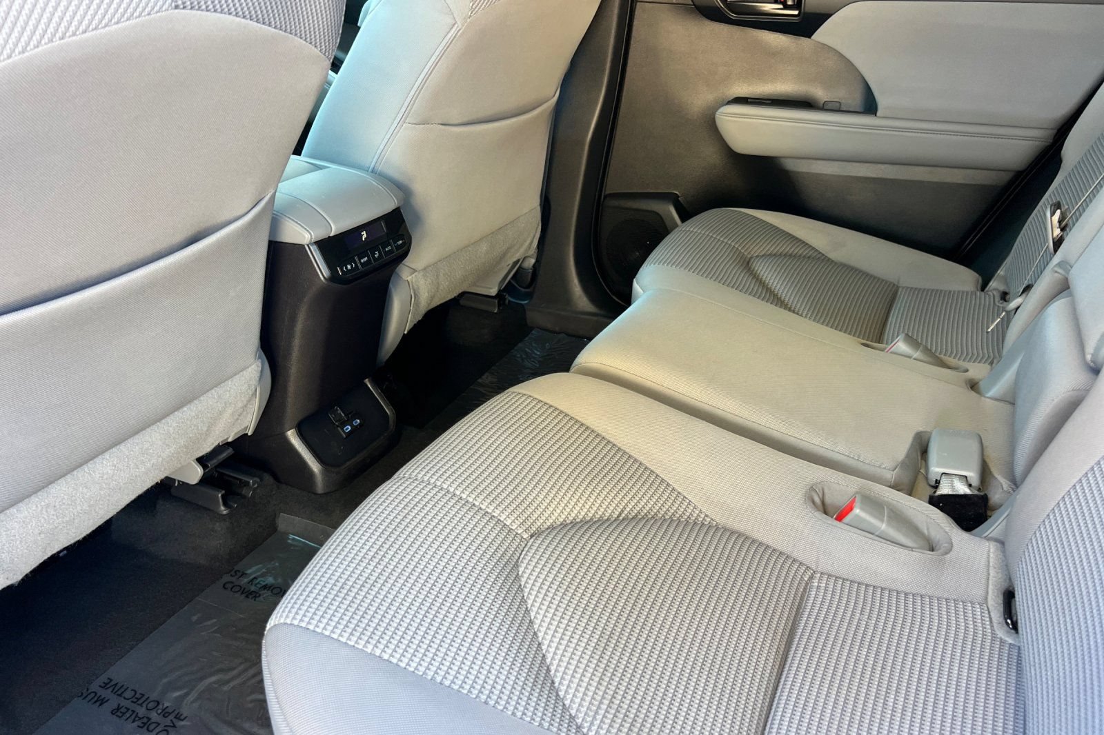 Used 2022 Toyota Highlander LE FWD image 14