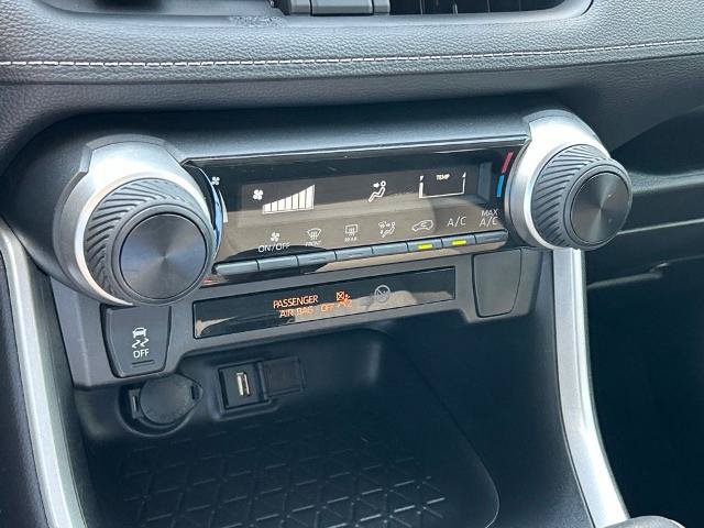 Used 2022 Toyota RAV4 LE FWD image 32