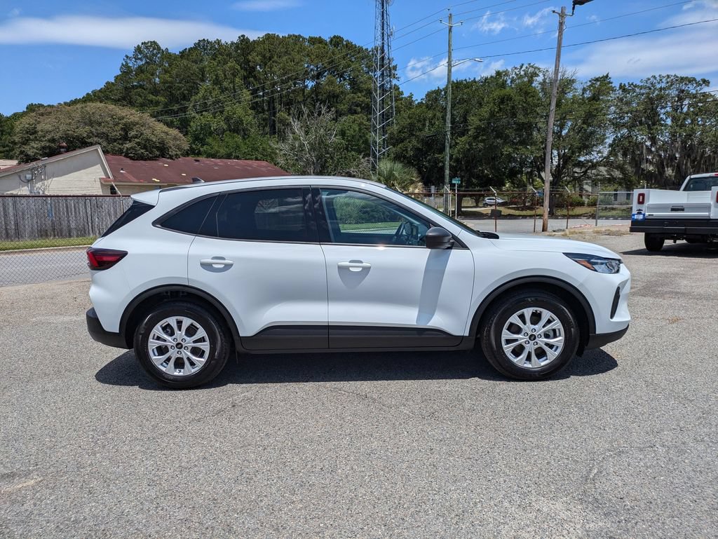 Certified 2025 Ford Escape Active w/ Cold Weather Package FWD image 3