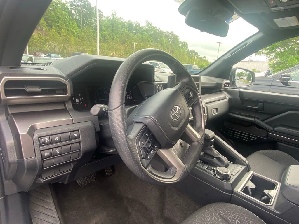 Used 2025 Toyota 4Runner SR5 AWD/4WD image 9