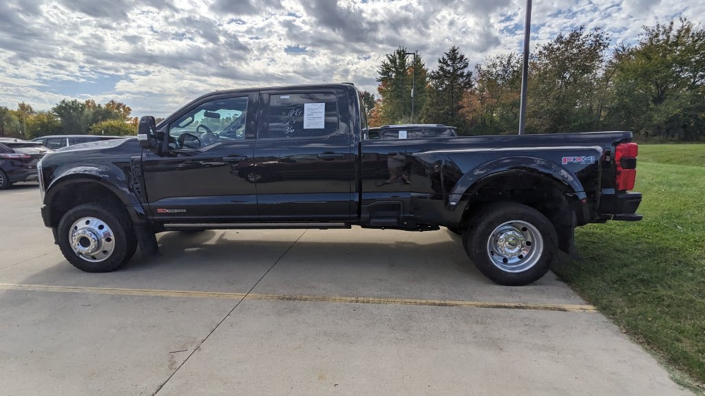 Certified 2025 Ford F450 Platinum w/ FX4 Off-Road Package AWD/4WD image 6