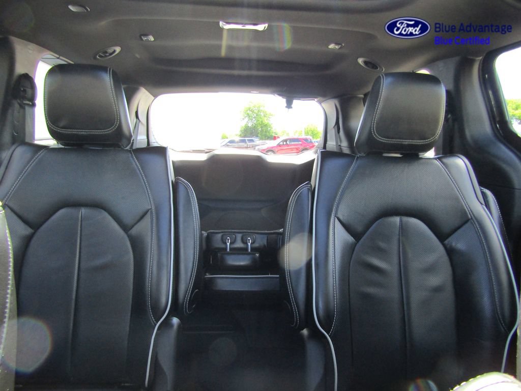 Used 2022 Chrysler Pacifica Limited w/ Uconnect Theater Family Group FWD image 9