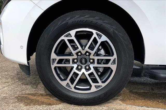 Certified 2025 Ford Expedition Active AWD/4WD image 8