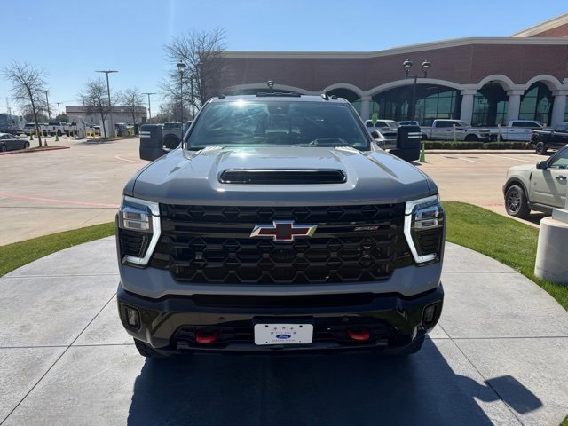 Used 2025 Chevrolet Silverado 2500 ZR2 w/ Technology Package image 5