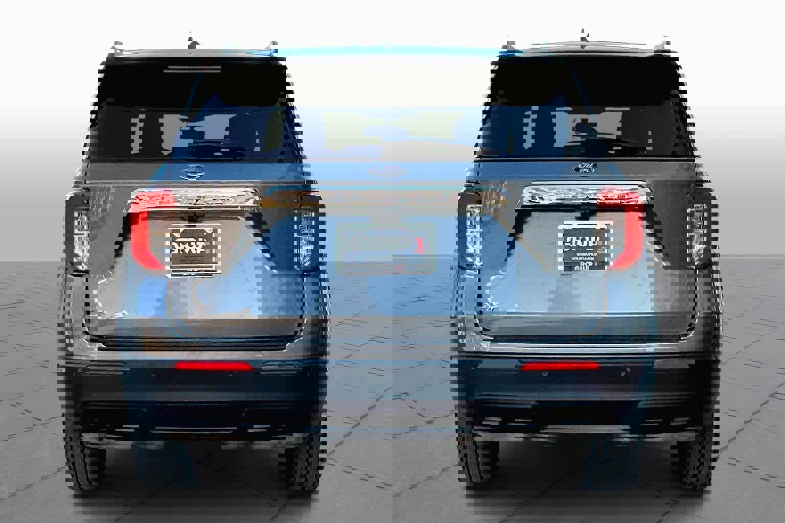 Certified 2024 Ford Explorer XLT image 3