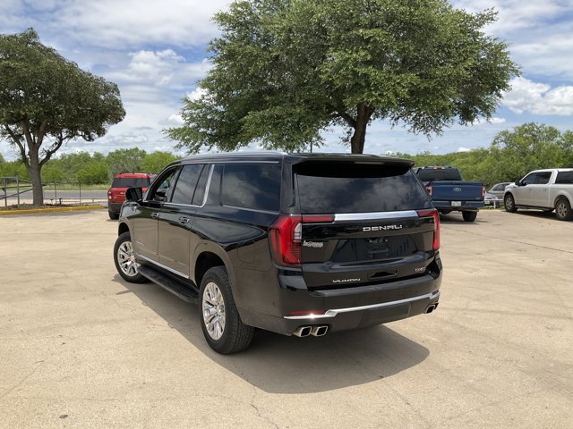 Used 2025 GMC Yukon XL Denali AWD/4WD image 26