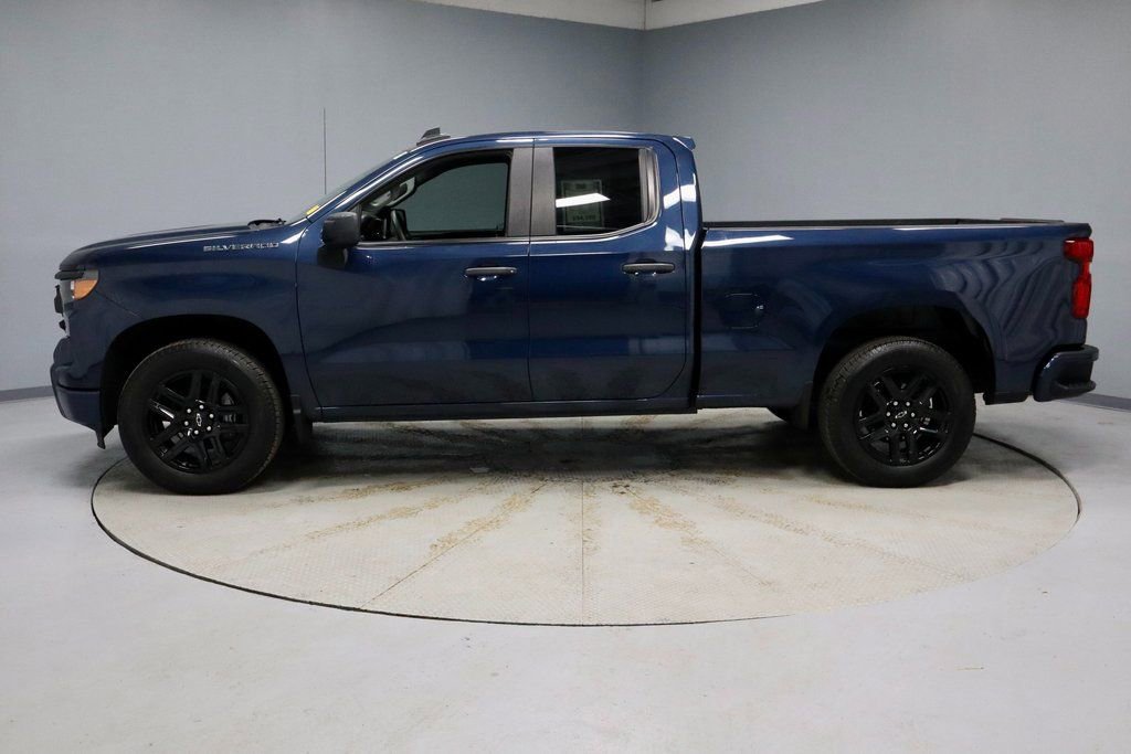 Used 2022 Chevrolet Silverado 1500 Custom image 2