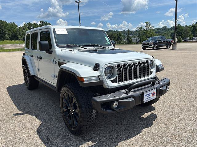Used 2025 Jeep Wrangler Unlimited Sahara AWD/4WD image 6