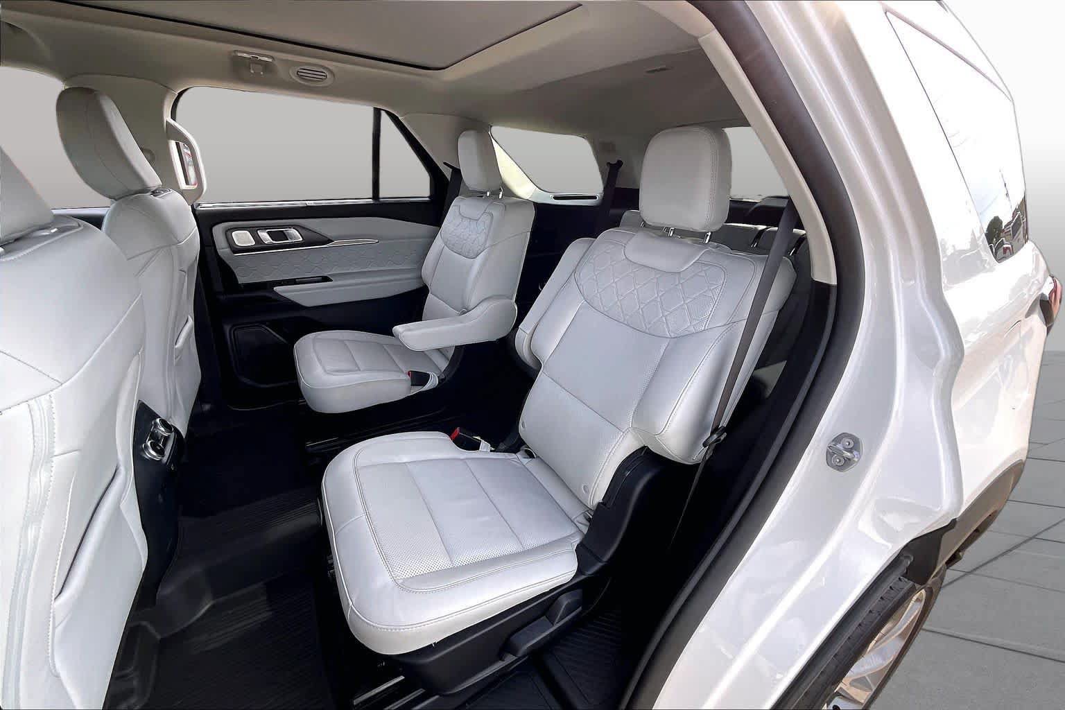 Certified 2025 Ford Explorer Platinum w/ Ultimate Package AWD/4WD image 21