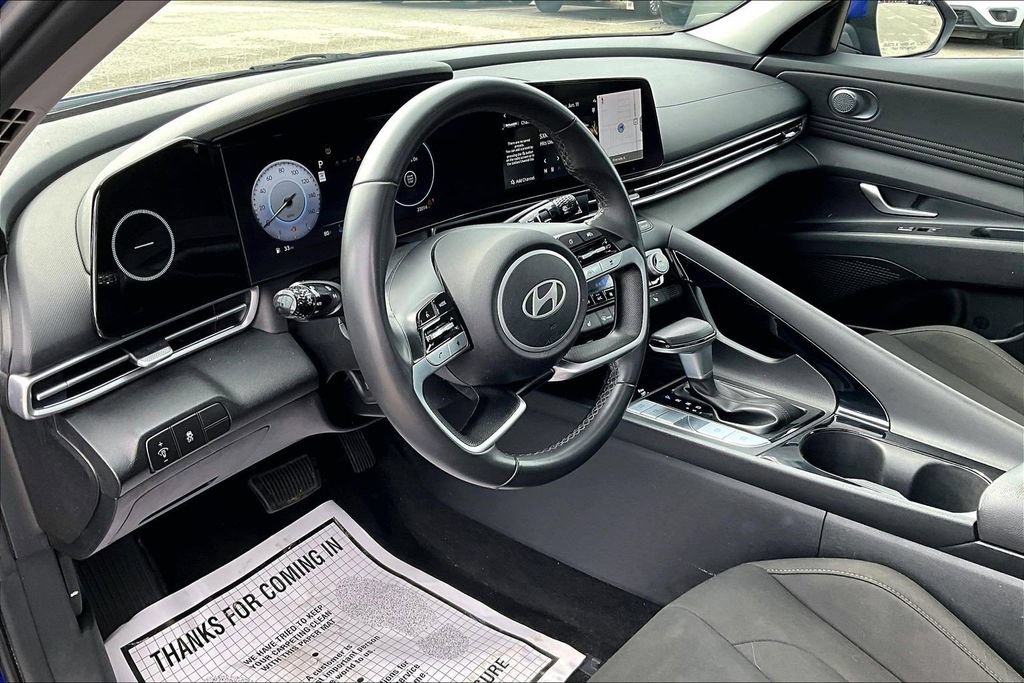 Used 2025 Hyundai Elantra SEL FWD image 13