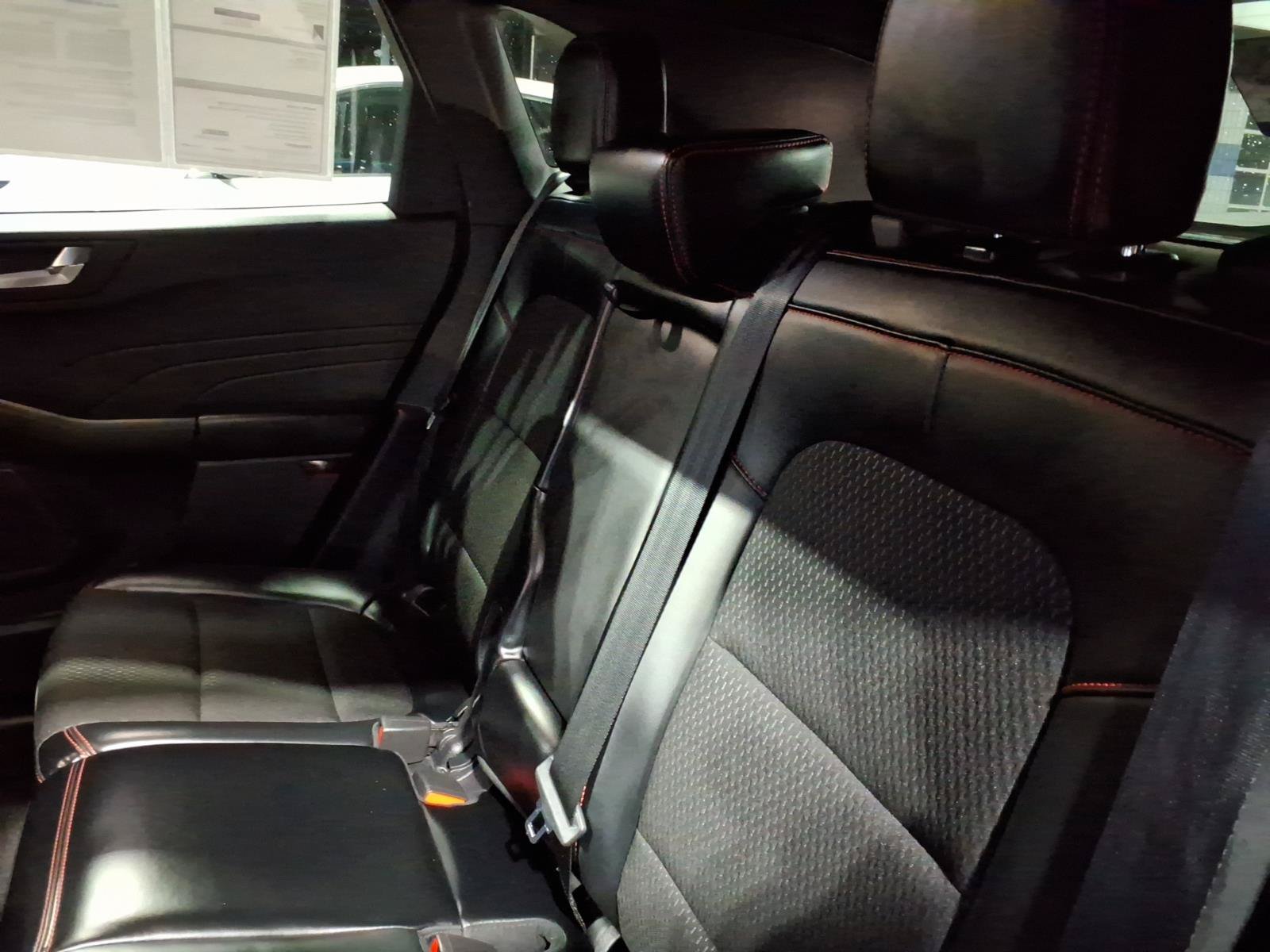 Certified 2025 Ford Escape ST-Line Select AWD/4WD image 13