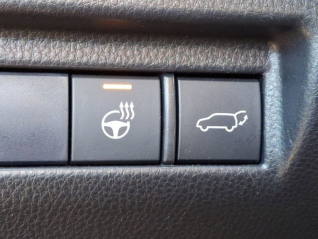 Used 2021 Toyota Venza XLE image 24