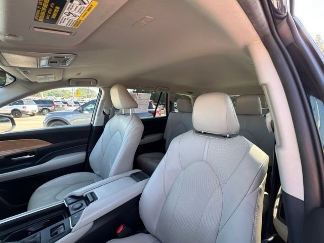 Used 2024 Toyota Grand Highlander AWD Hybrid image 33