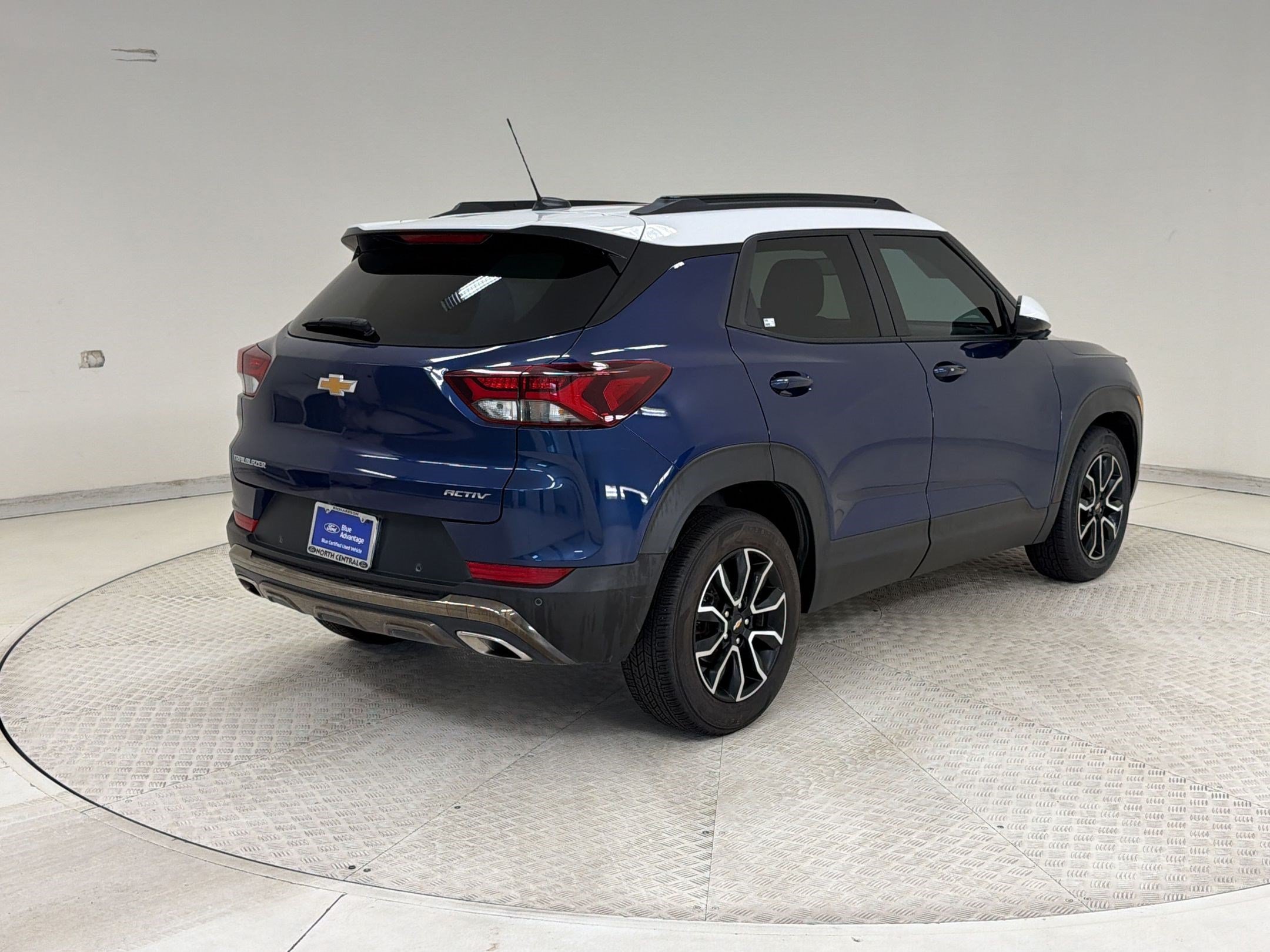 Used 2023 Chevrolet TrailBlazer ACTIV w/ Sun and Liftgate Package FWD image 9