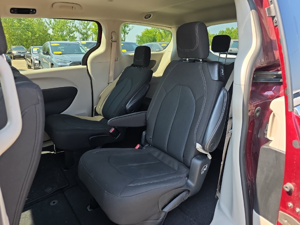 Used 2023 Chrysler Voyager LX FWD image 14