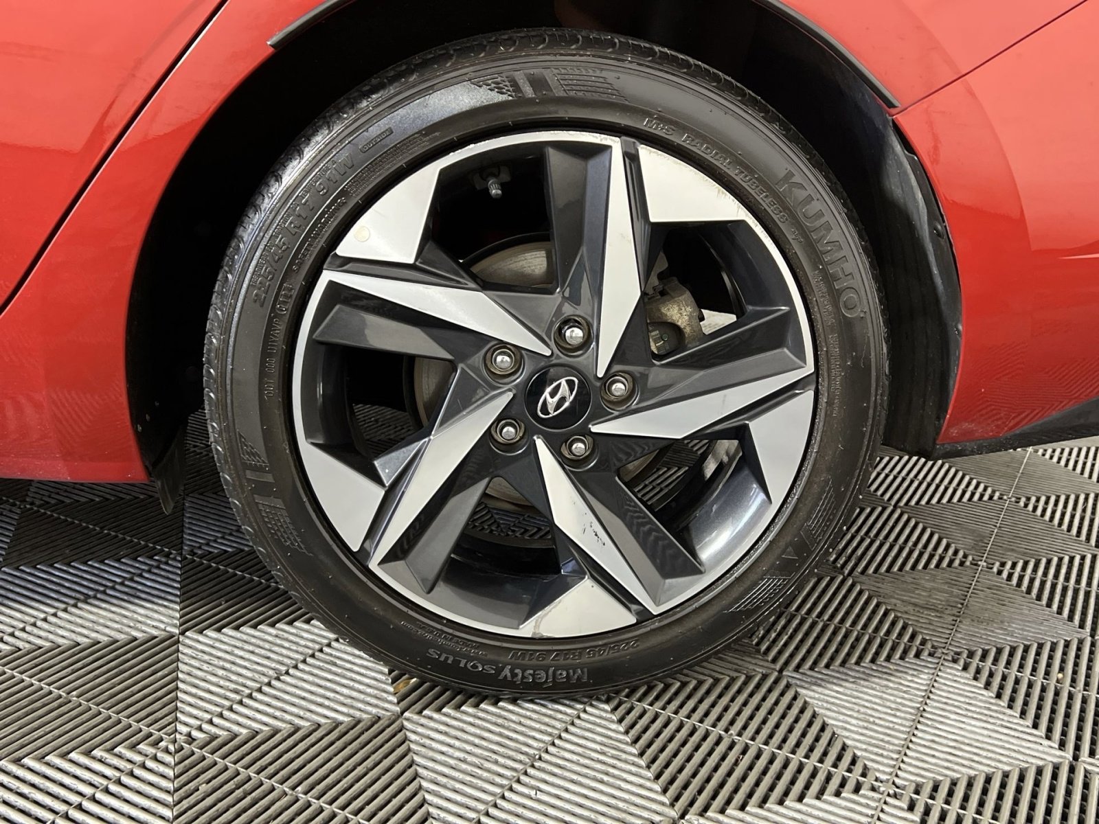 Used 2022 Hyundai Elantra Limited image 10