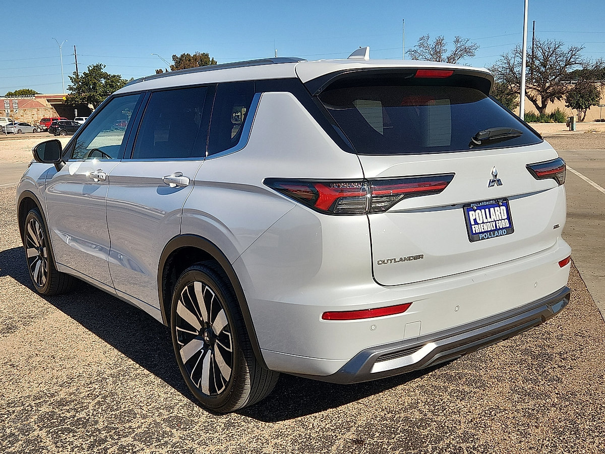 Used 2025 Mitsubishi Outlander SEL FWD image 3