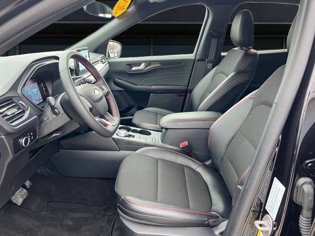 Certified 2025 Ford Escape ST-Line AWD/4WD image 9