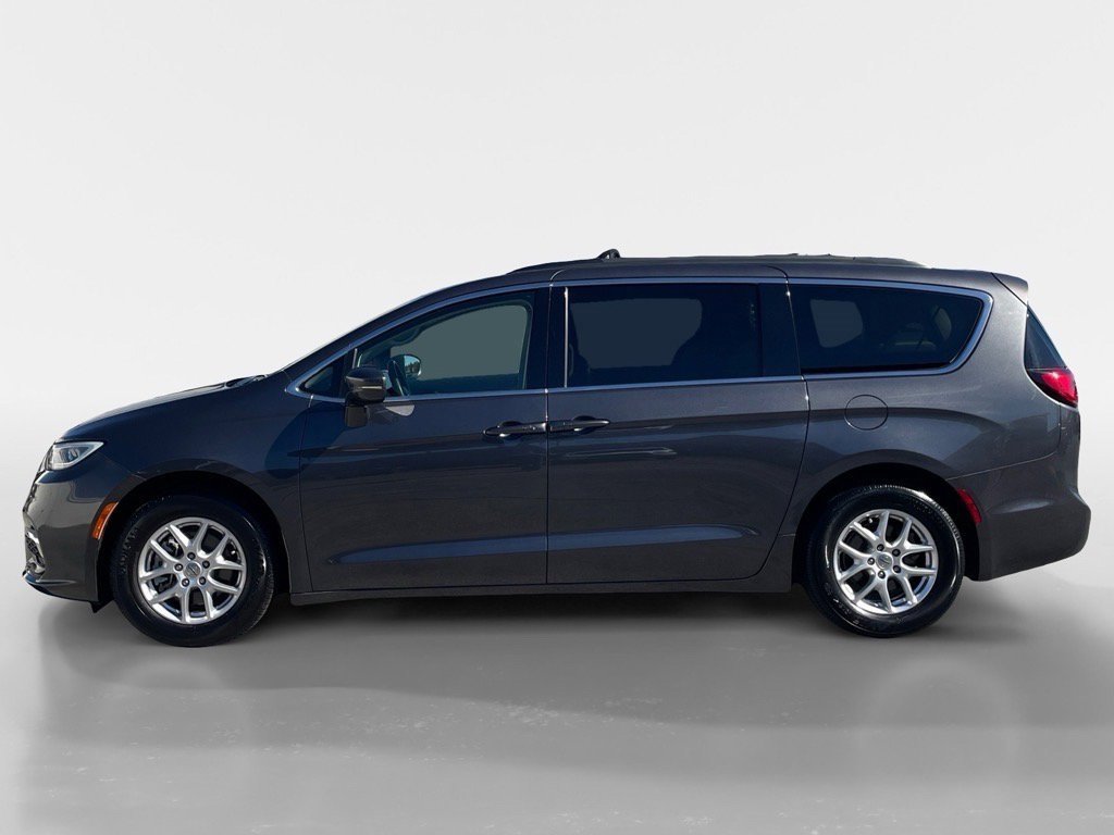 Used 2022 Chrysler Pacifica Touring-L image 3