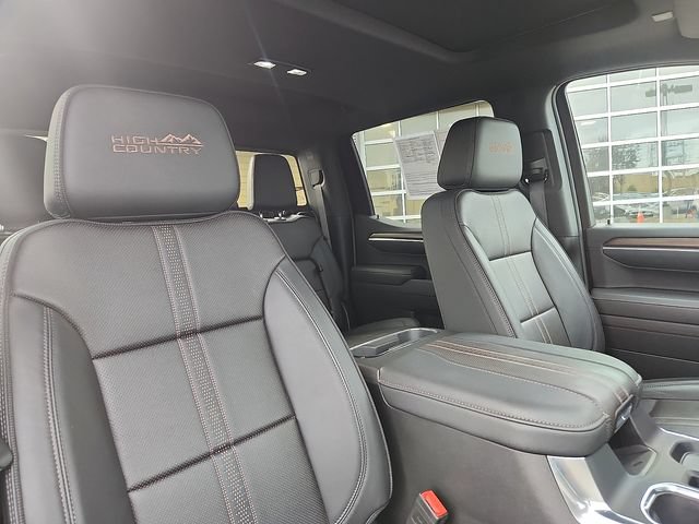 Used 2025 Chevrolet Silverado 1500 High Country w/ Midnight Edition AWD/4WD image 32