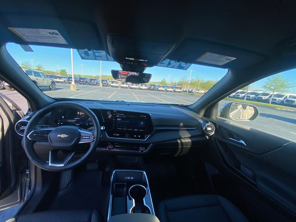 Used 2025 Chevrolet Equinox LT w/ Convenience Package II image 25