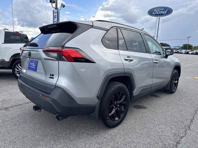 Used 2021 Toyota RAV4 LE AWD/4WD image 5