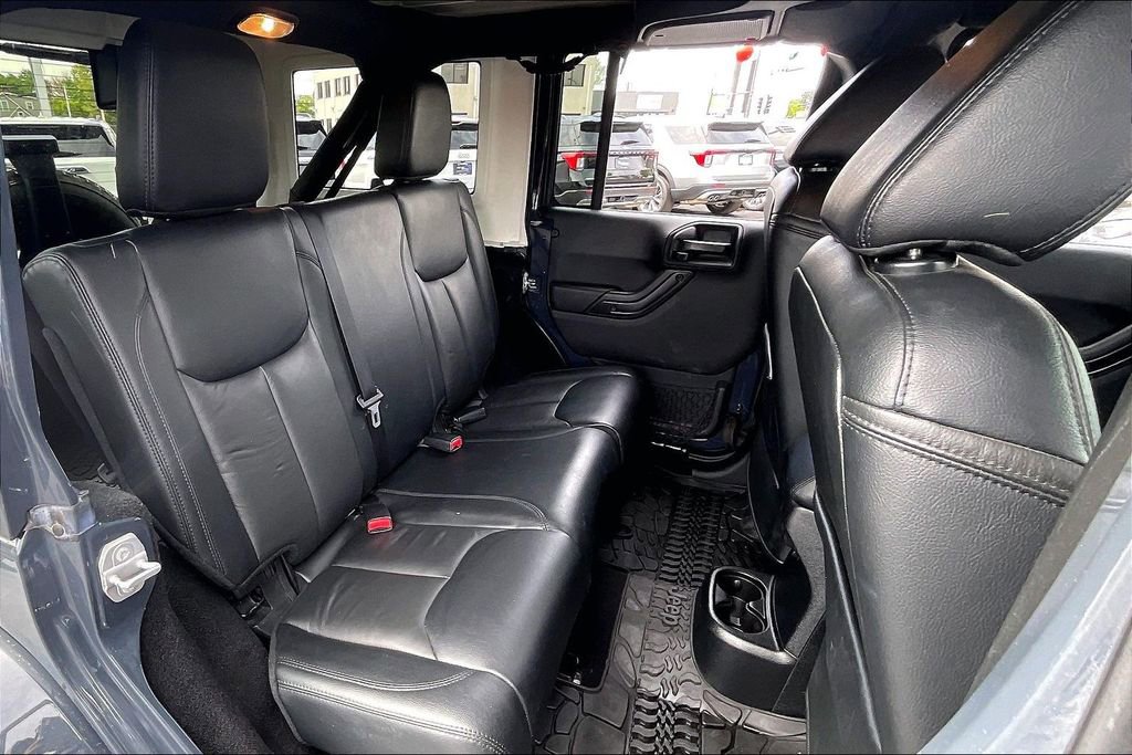 Used 2017 Jeep Wrangler Unlimited Sahara AWD/4WD image 26