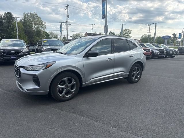 Certified 2023 Ford Escape ST-Line w/ Tech Pack #1 AWD/4WD image 3