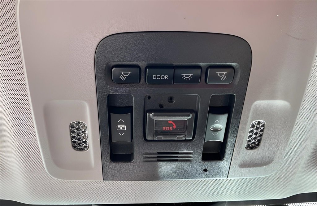 Used 2022 Toyota Camry XSE image 37