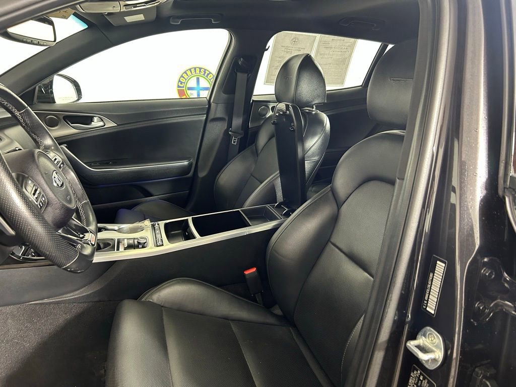Used 2020 Kia Stinger GT1 AWD/4WD image 10