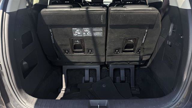 Used 2023 Kia Carnival EX FWD image 29