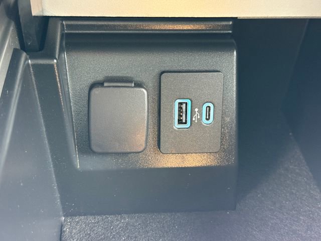 Certified 2022 Ford Explorer XLT w/ Equipment Group 202A image 24