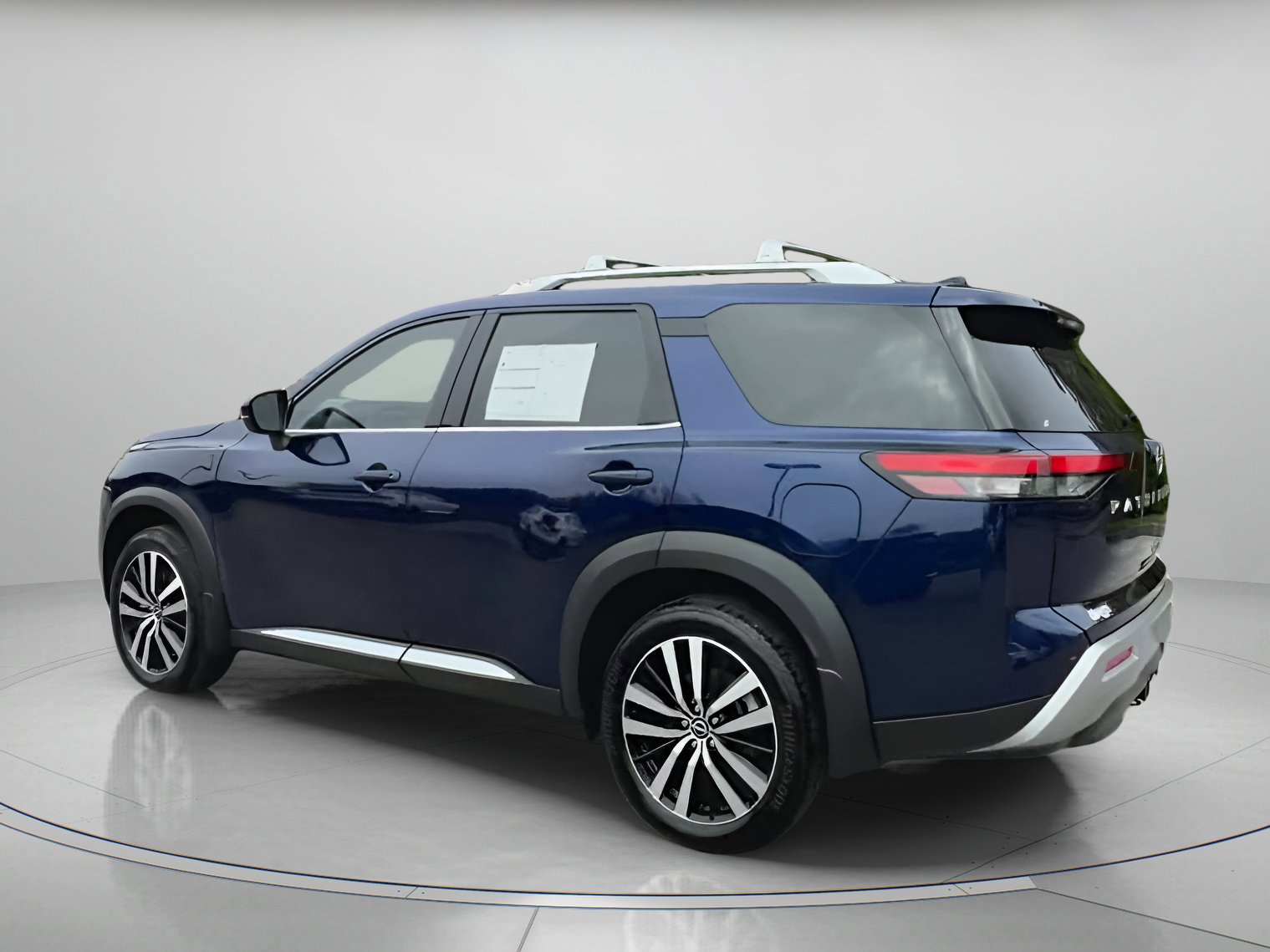 Used 2024 Nissan Pathfinder Platinum image 12