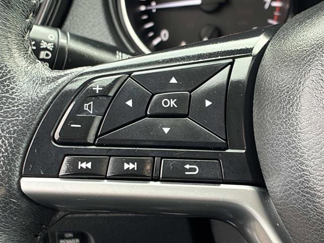 Used 2017 Nissan Rogue SV w/ SV Premium Package image 24