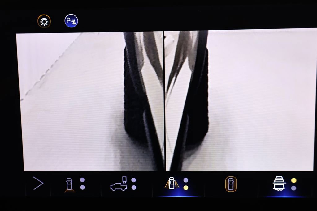 Used 2024 Chevrolet Colorado ZR2 w/ ZR2 Convenience Package III image 34