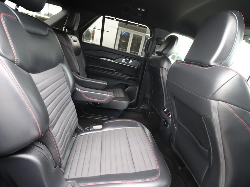 Certified 2025 Ford Explorer ST-Line w/ Premium Package image 23