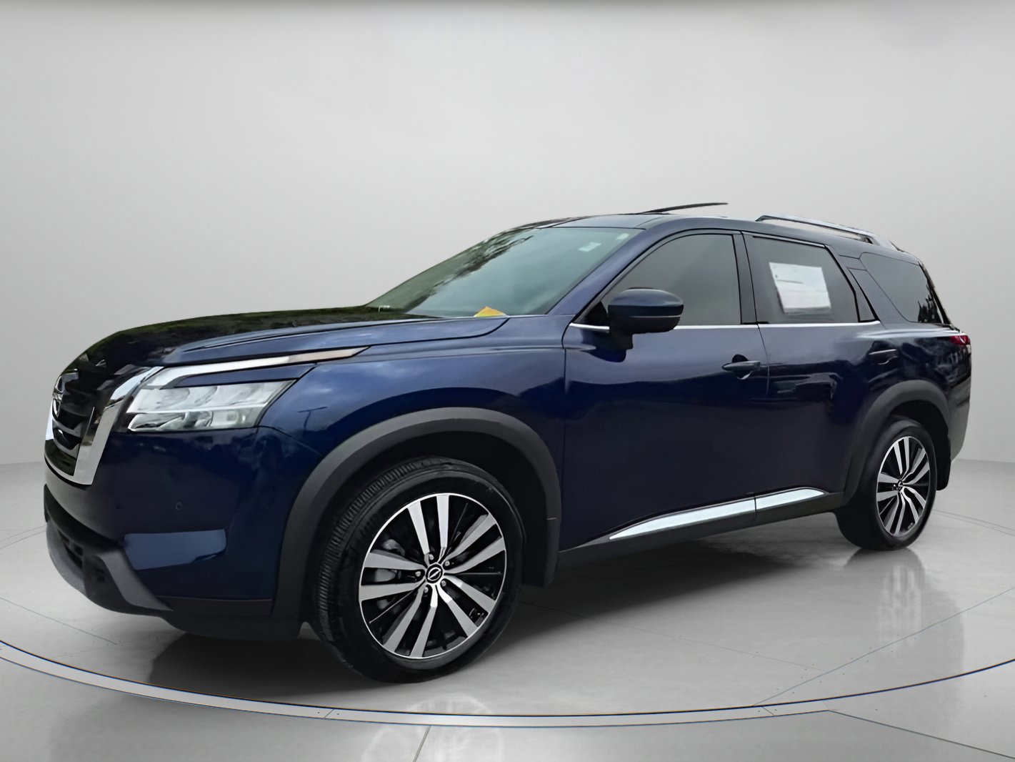 Used 2024 Nissan Pathfinder Platinum image 5