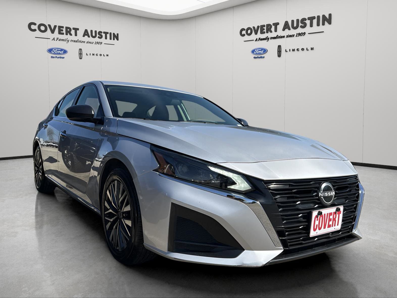 Used 2024 Nissan Altima 2.5 SV image 2