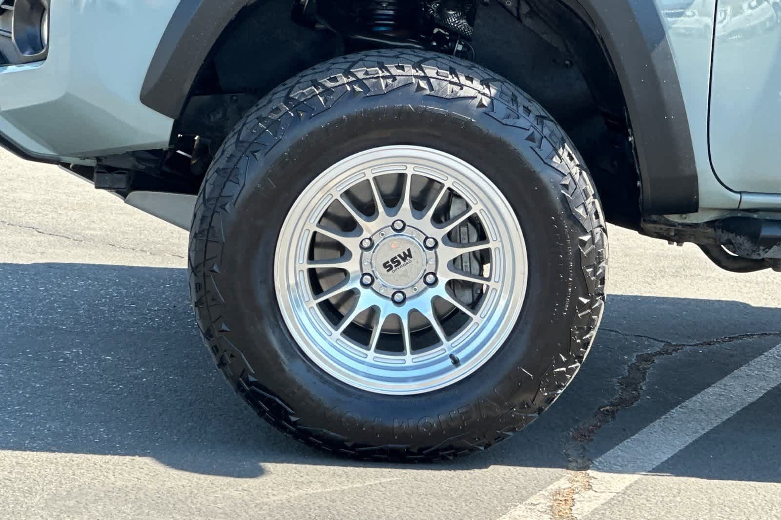 Used 2022 Toyota Tacoma TRD Off-Road w/ TRD Premium Off Road Package image 25