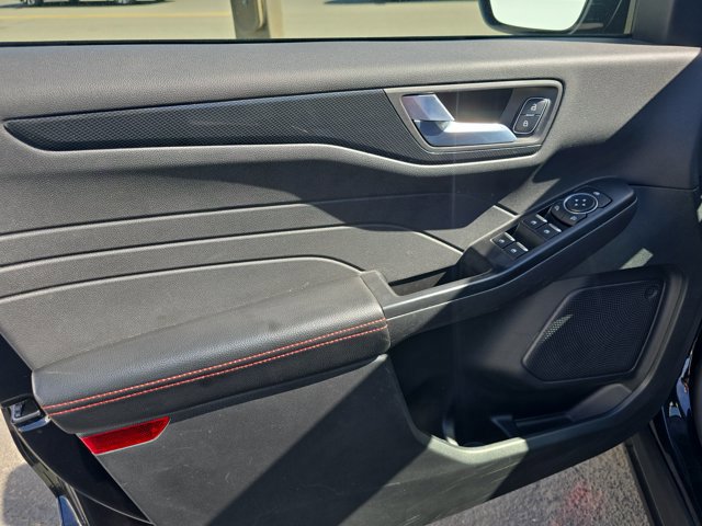 Certified 2025 Ford Escape ST-Line image 8