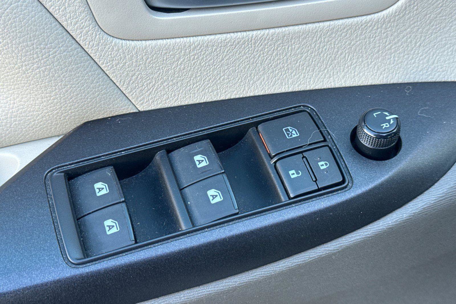 Used 2017 Toyota Sienna LE image 10