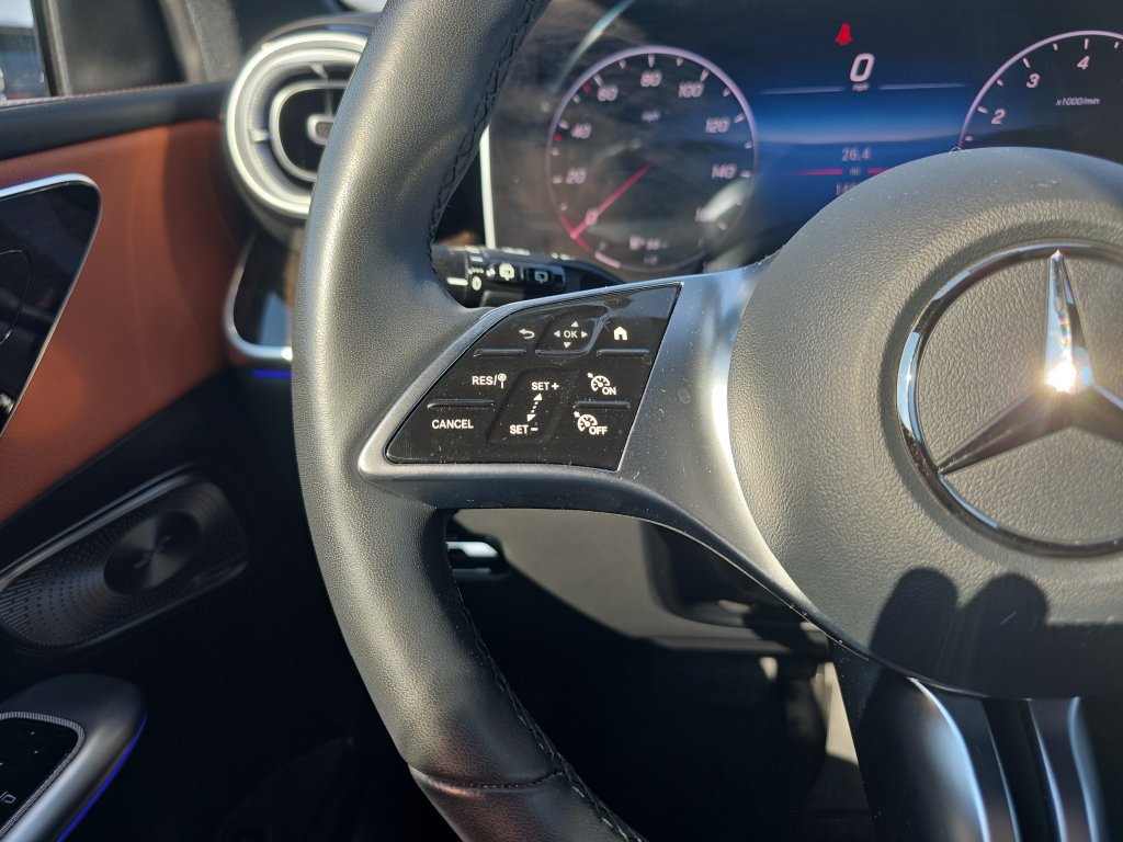 Used 2025 Mercedes-Benz GLC 300 4MATIC image 27