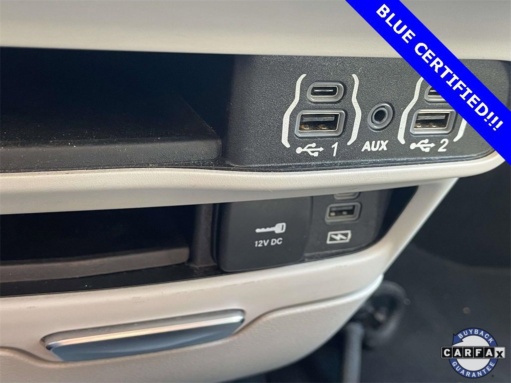 Used 2022 Chrysler Pacifica Touring-L image 29