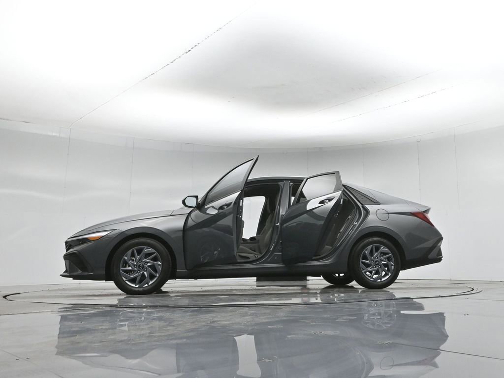 Used 2024 Hyundai Elantra SEL image 53