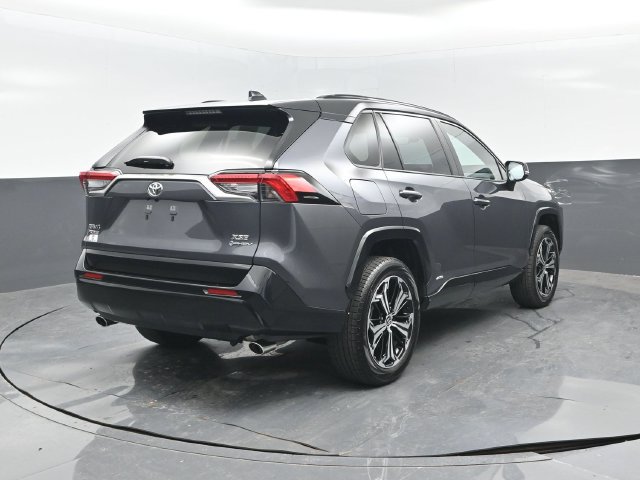 Used 2025 Toyota RAV4 XSE AWD/4WD image 22