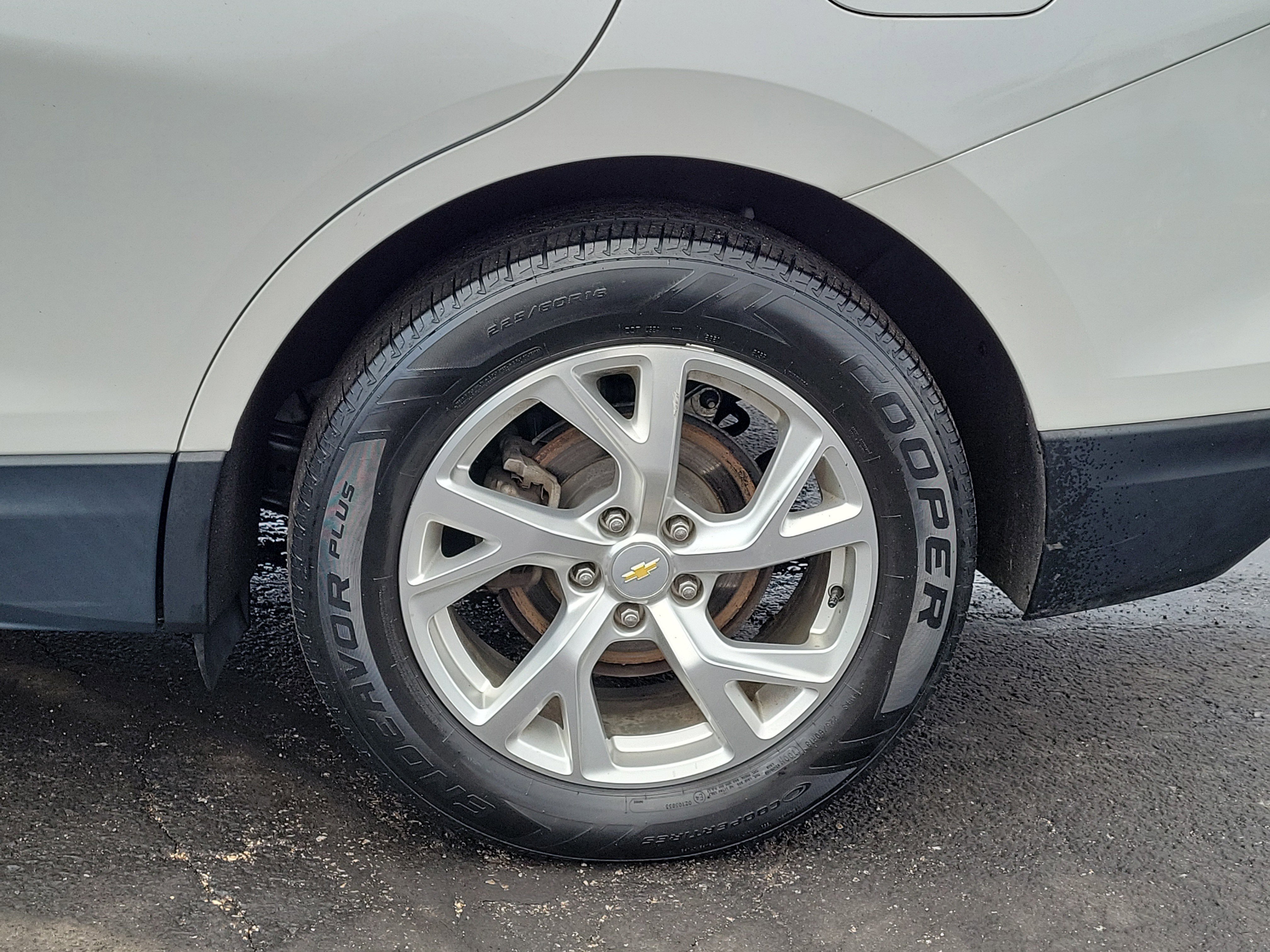 Used 2019 Chevrolet Equinox LT w/ Sun & Navigation Package image 5