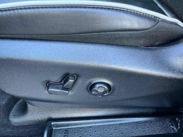 Used 2025 Chrysler Pacifica Limited FWD image 26
